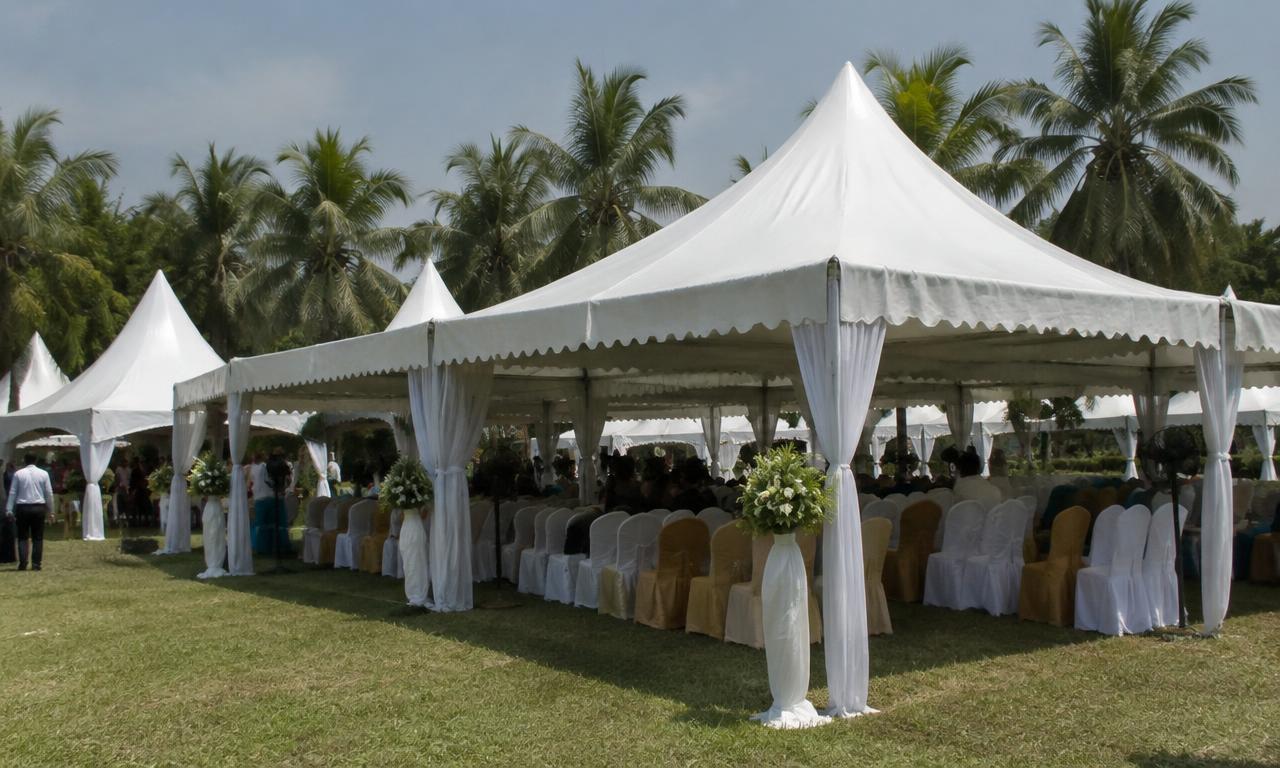 Chapiteau de réception élégant installé à Abidjan
